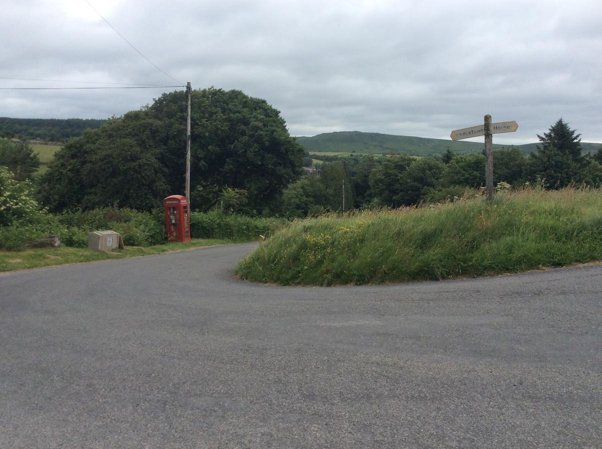 The Forest Inn Dartmoor Йелвертон Экстерьер фото